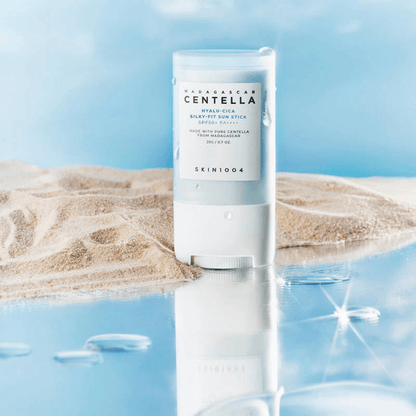 SKIN1004 - Barra solar de efecto sedoso con centella de Madagascar, hialu-cica y FPS 50+ PA++++ 20 g
